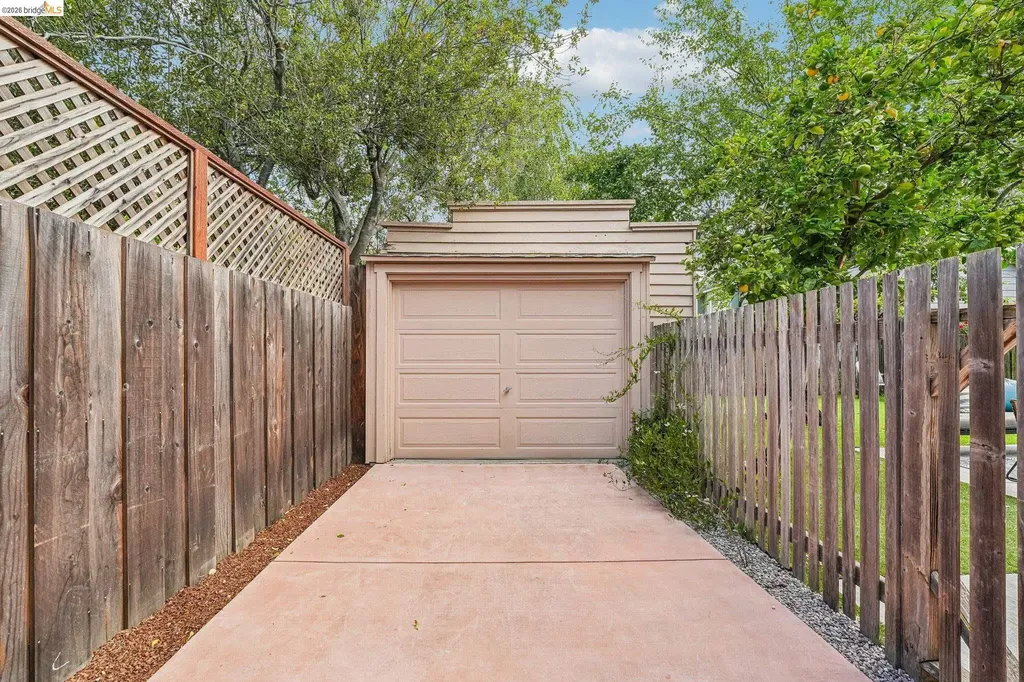 5826 Virmar Avenue Oakland CA 94618