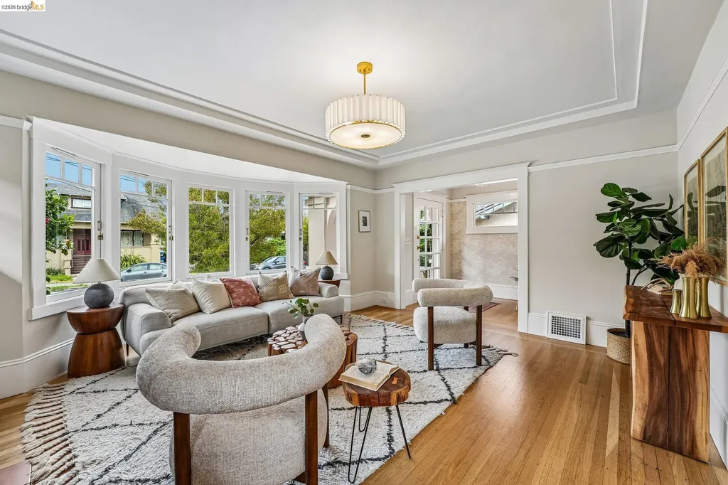 5826 Virmar Avenue Oakland CA 94618