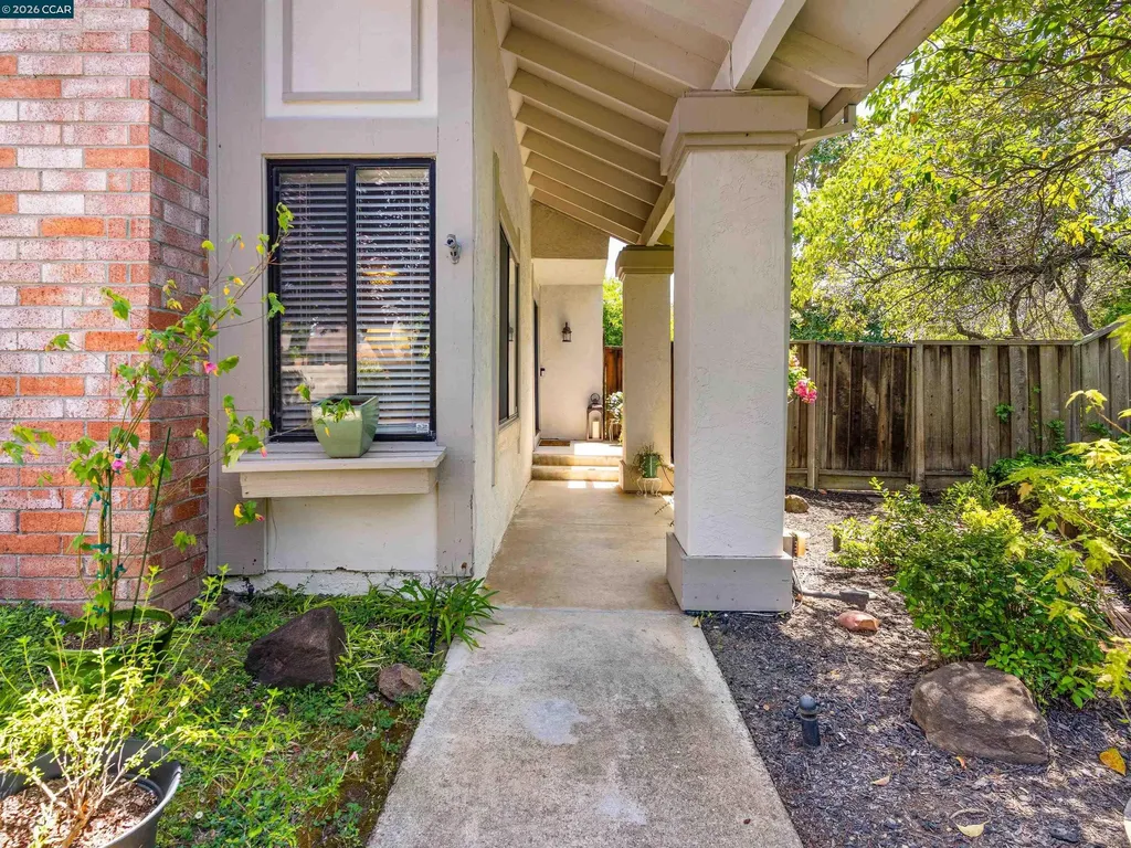 222 Jenay Court Martinez CA 94553