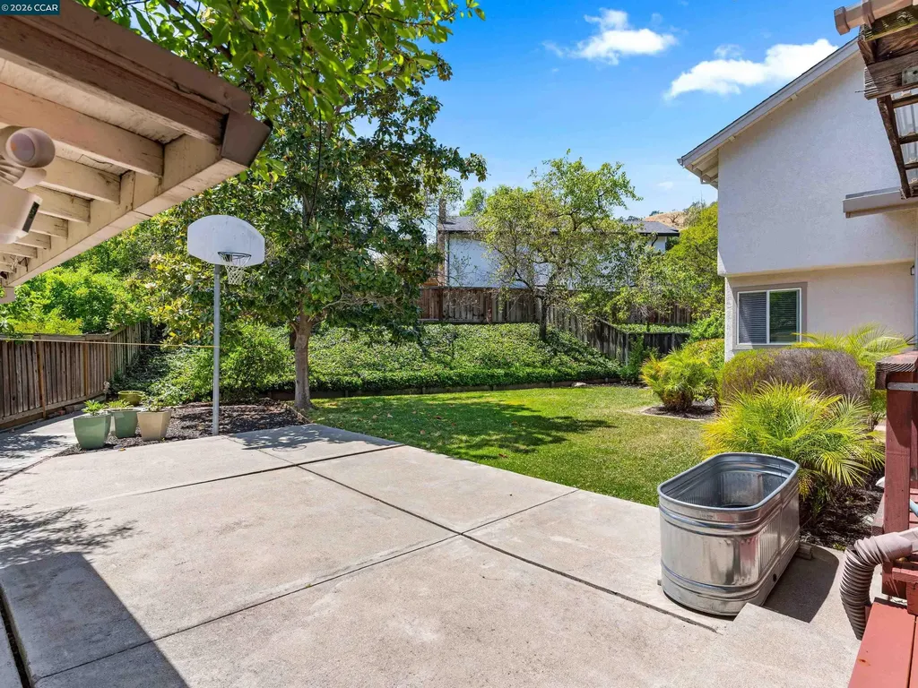 222 Jenay Court Martinez CA 94553