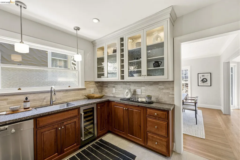 1005 Portal Avenue Oakland CA 94610