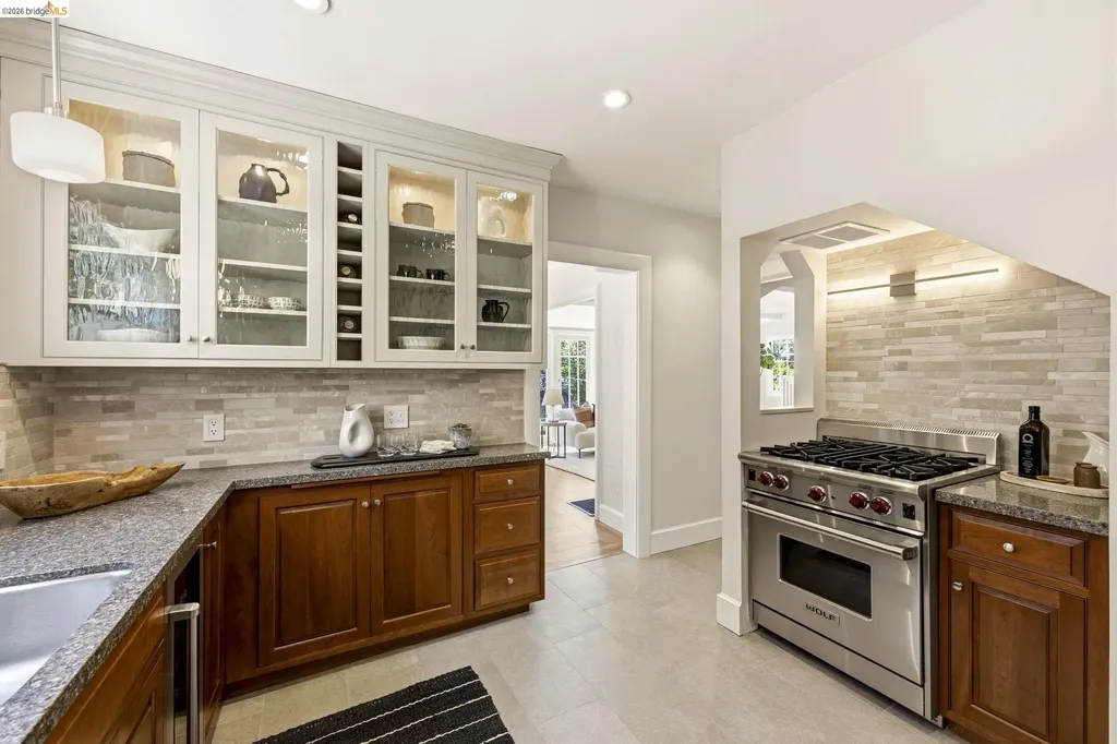 1005 Portal Avenue Oakland CA 94610