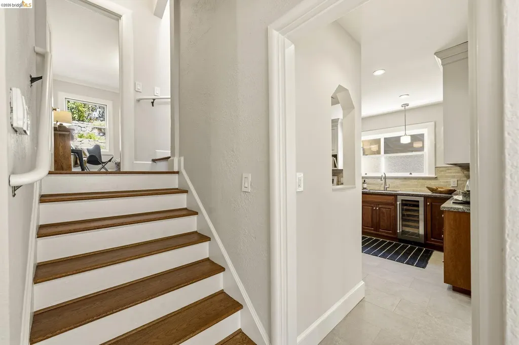 1005 Portal Avenue Oakland CA 94610