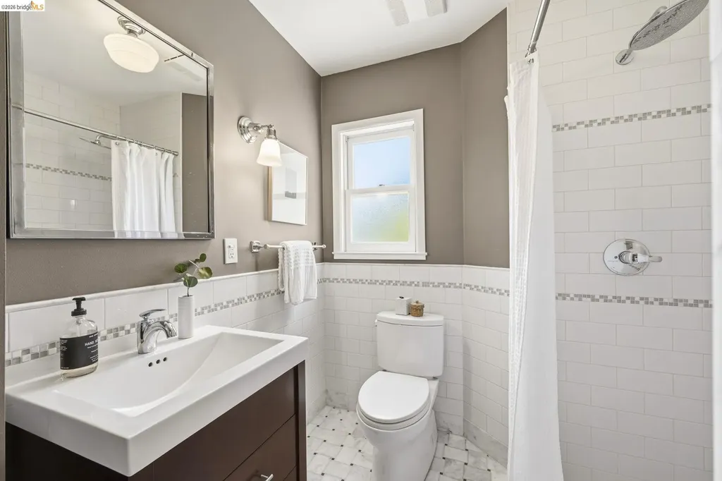1005 Portal Avenue Oakland CA 94610