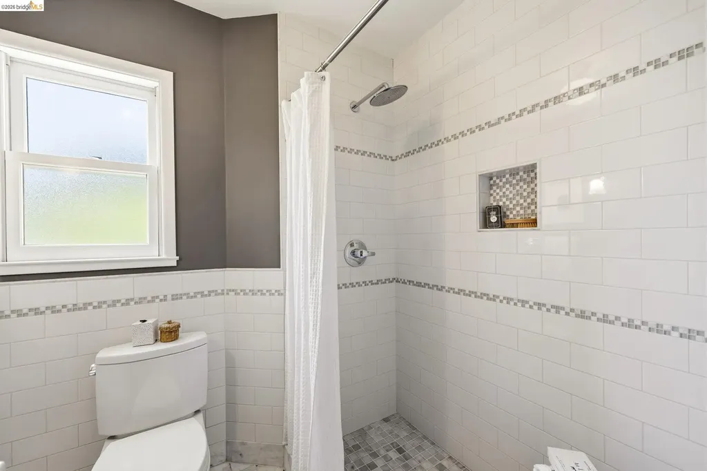 1005 Portal Avenue Oakland CA 94610