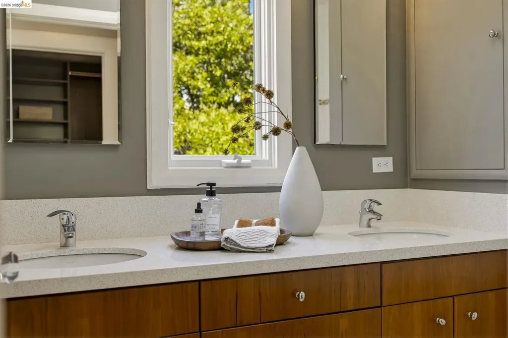1005 Portal Avenue Oakland CA 94610