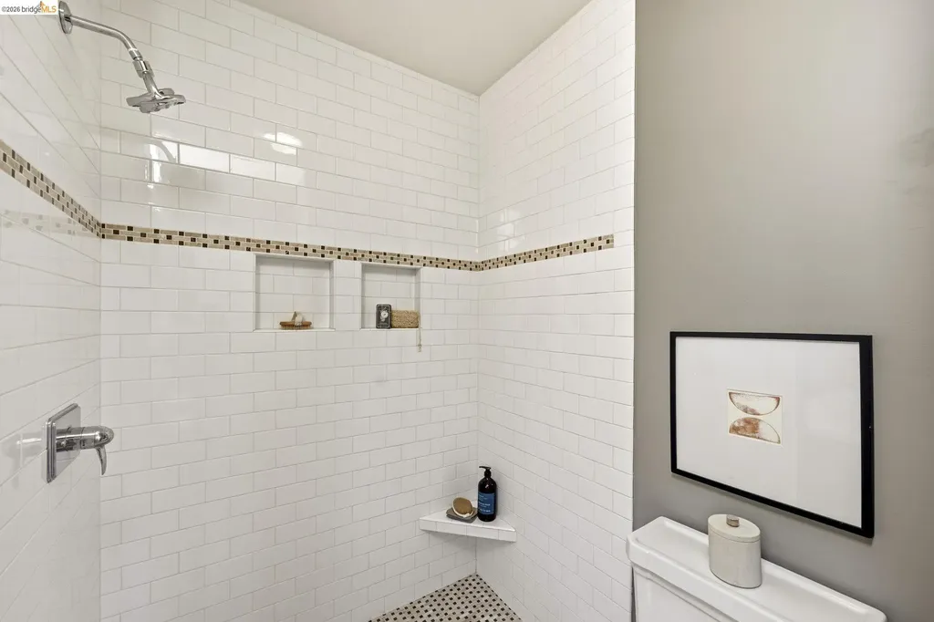 1005 Portal Avenue Oakland CA 94610