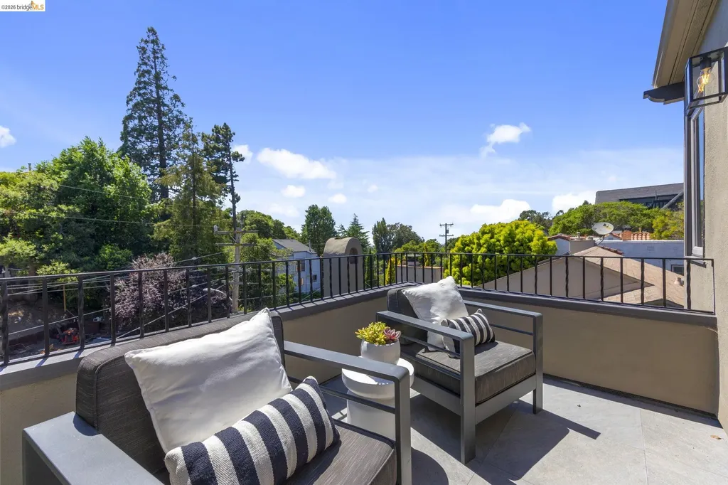 1005 Portal Avenue Oakland CA 94610