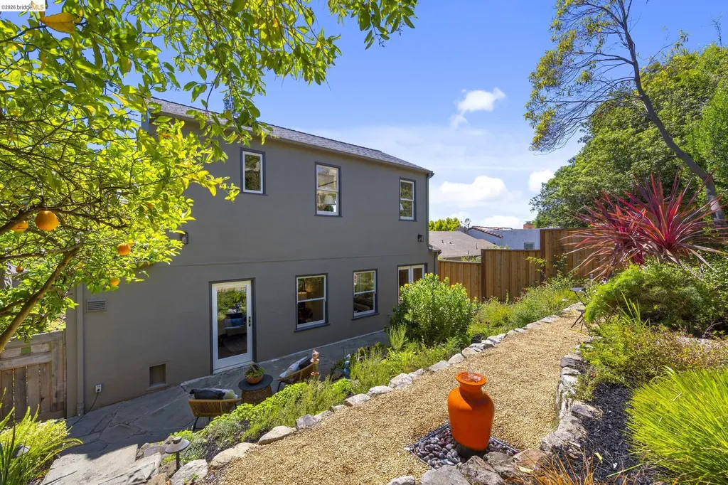 1005 Portal Avenue Oakland CA 94610