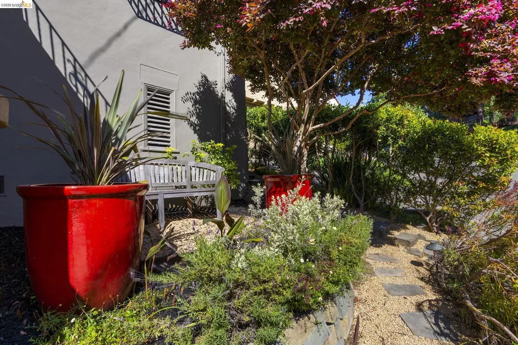 1005 Portal Avenue Oakland CA 94610
