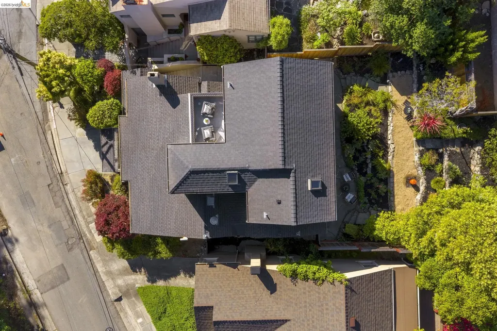 1005 Portal Avenue Oakland CA 94610
