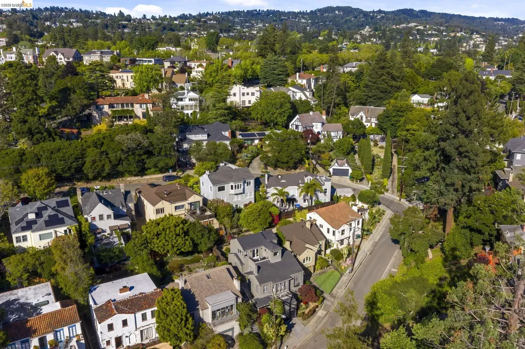 1005 Portal Avenue Oakland CA 94610