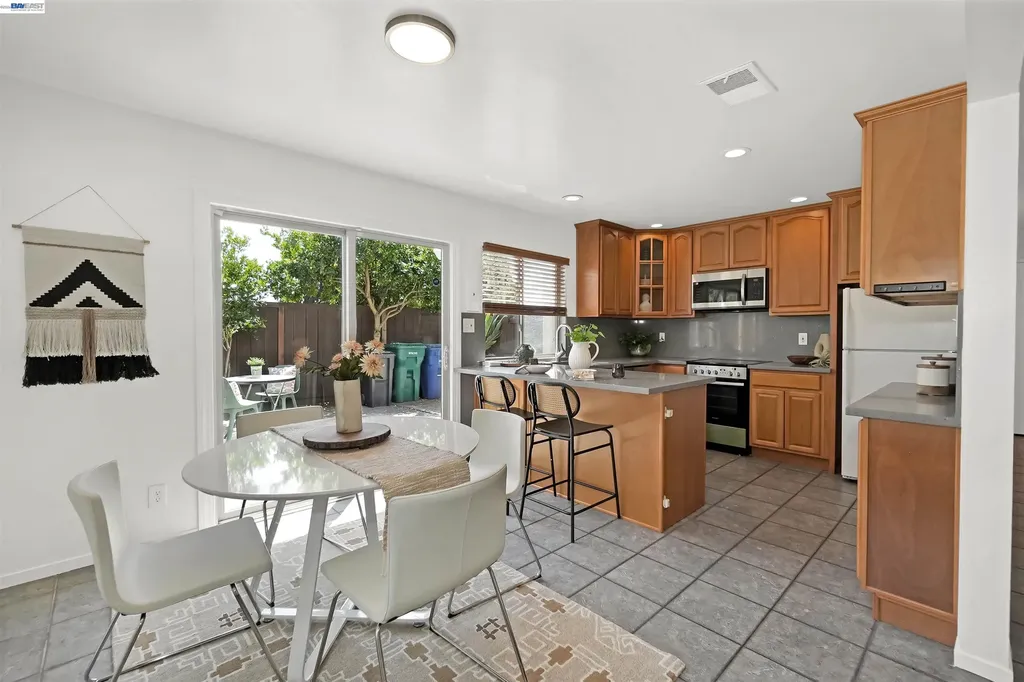 27818 Del Norte Court Hayward CA 94545