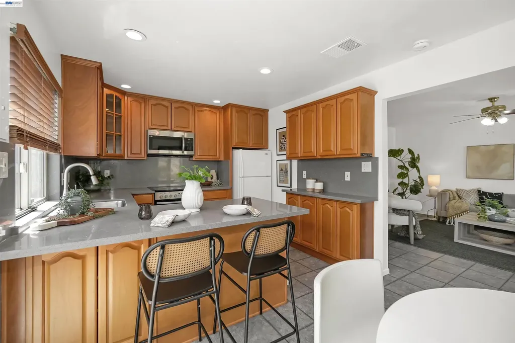 27818 Del Norte Court Hayward CA 94545