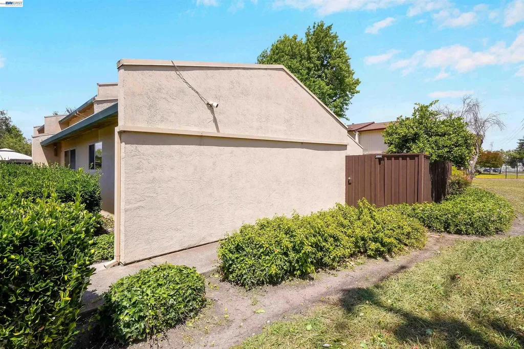 27818 Del Norte Court Hayward CA 94545