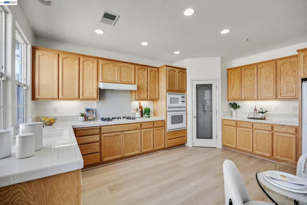 221 Dutra Vernaci Drive Union City CA 94587