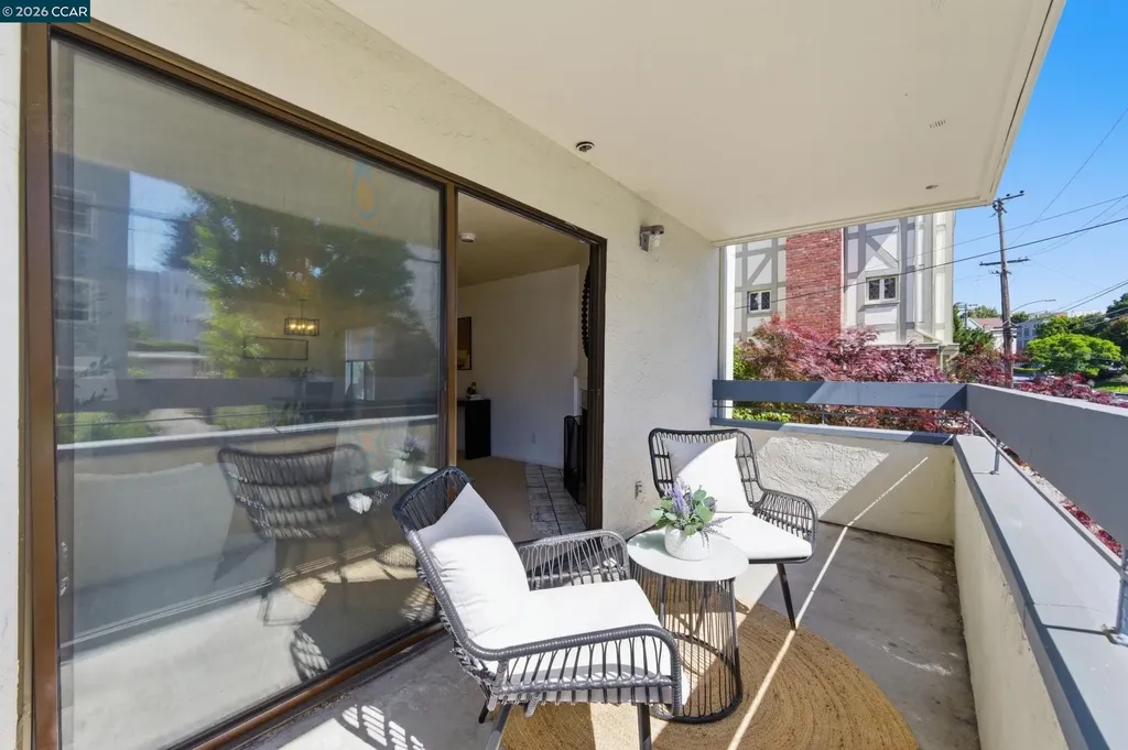 389 Belmont Street Oakland CA 94610