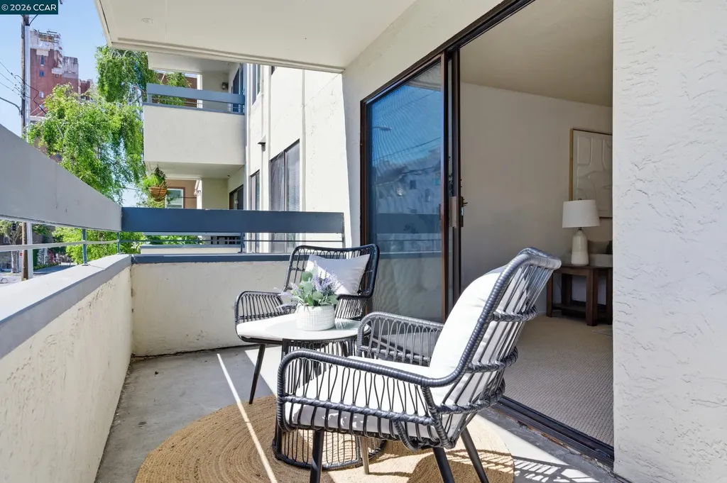 389 Belmont Street Oakland CA 94610