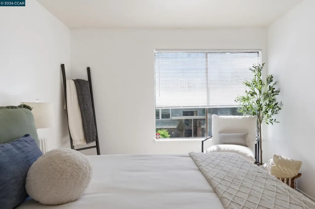 389 Belmont Street Oakland CA 94610