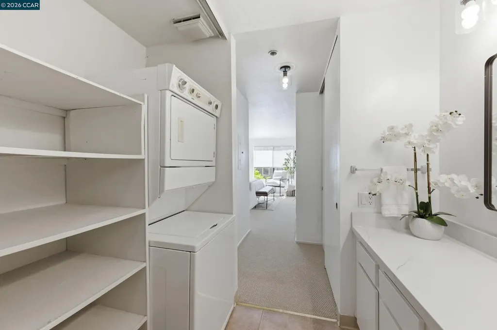 389 Belmont Street Oakland CA 94610