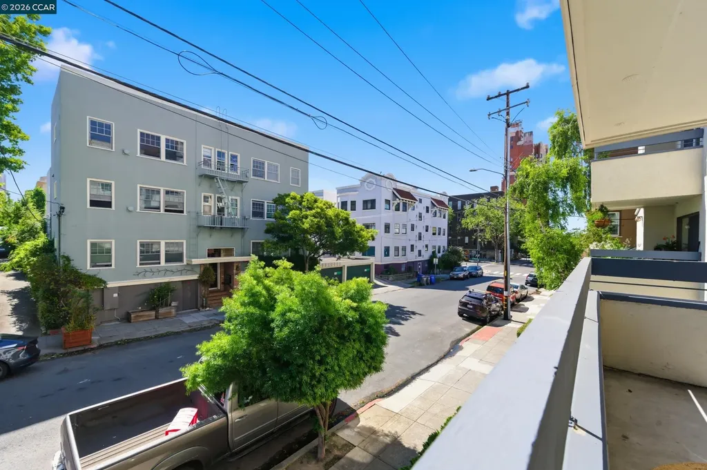 389 Belmont Street Oakland CA 94610