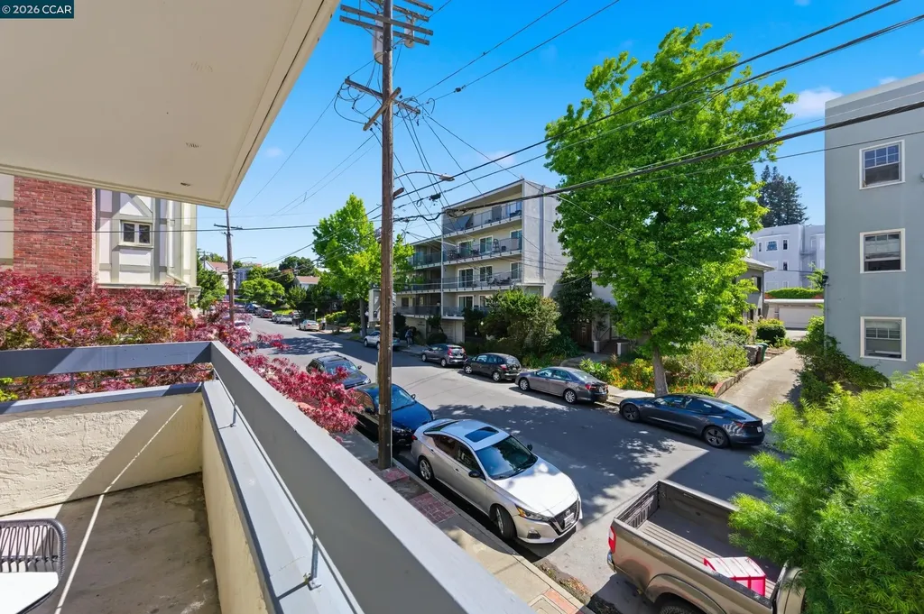 389 Belmont Street Oakland CA 94610