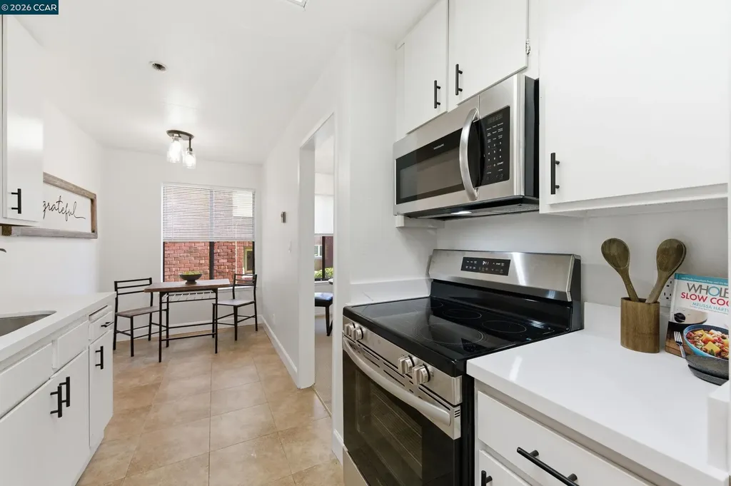 389 Belmont Street Oakland CA 94610