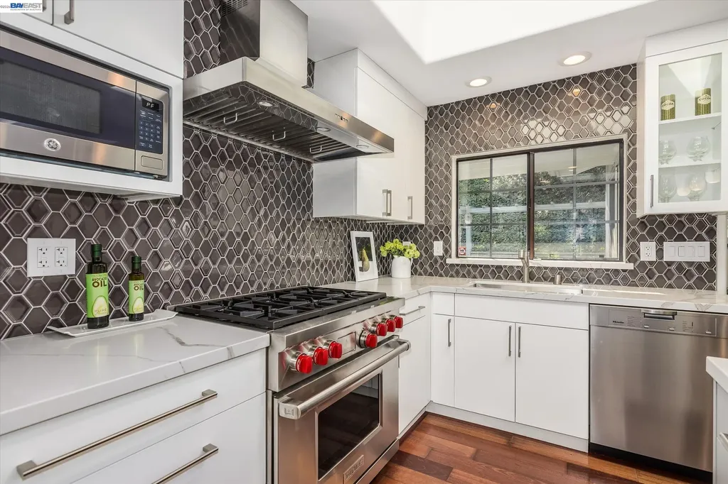 11 La Fond Lane Orinda CA 94563