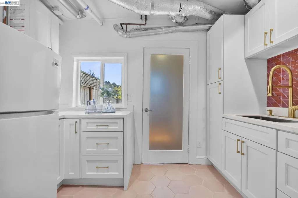 274 Staples Avenue San Francisco CA 94112