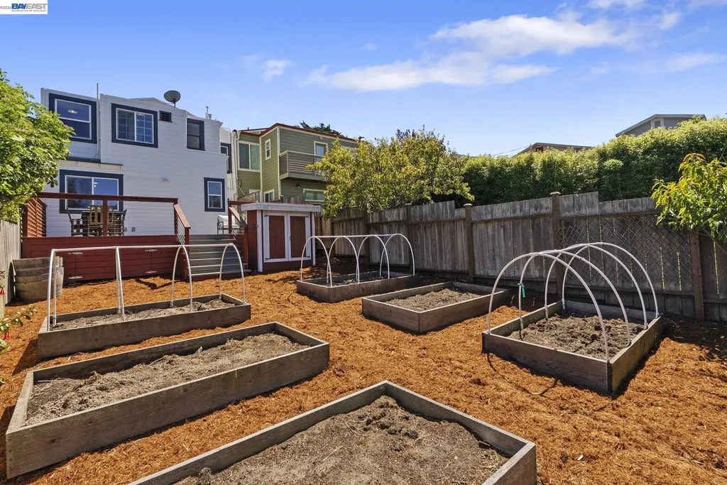 274 Staples Avenue San Francisco CA 94112