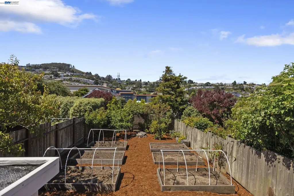 274 Staples Avenue San Francisco CA 94112