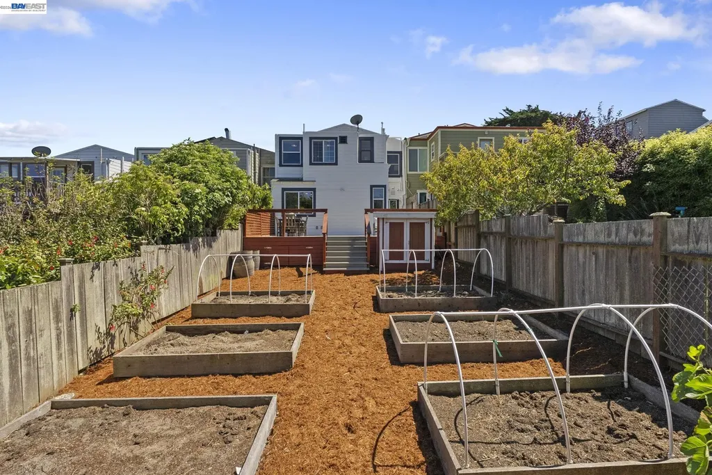 274 Staples Avenue San Francisco CA 94112