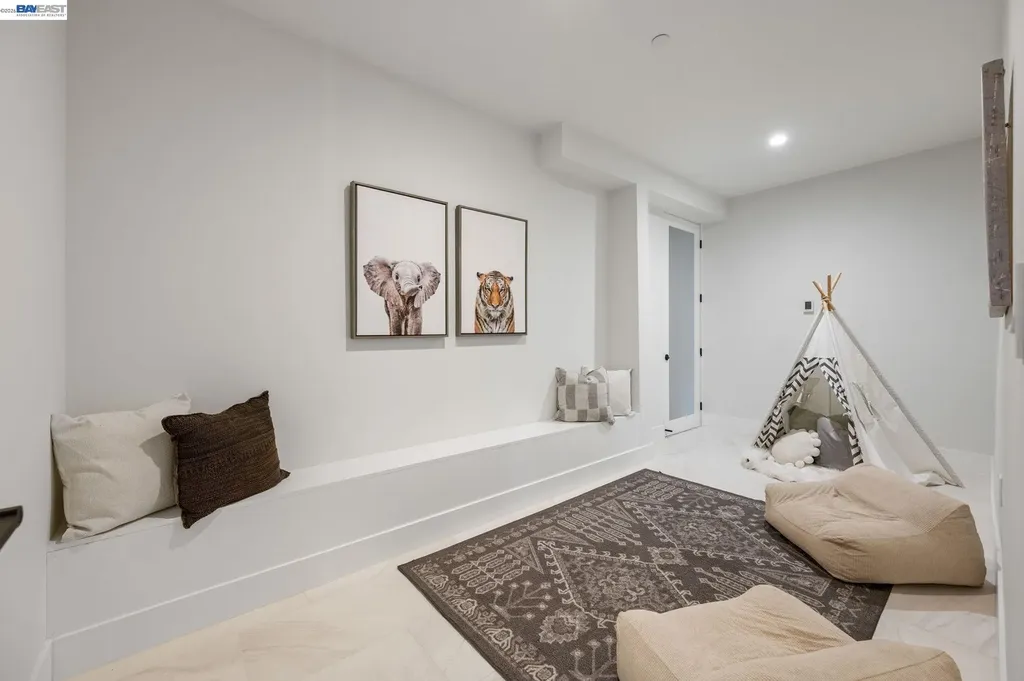 5883 Margarido Drive Oakland CA 94618