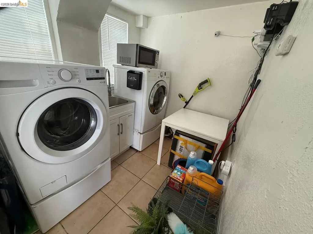 1242 88th Avenue Oakland CA 94621