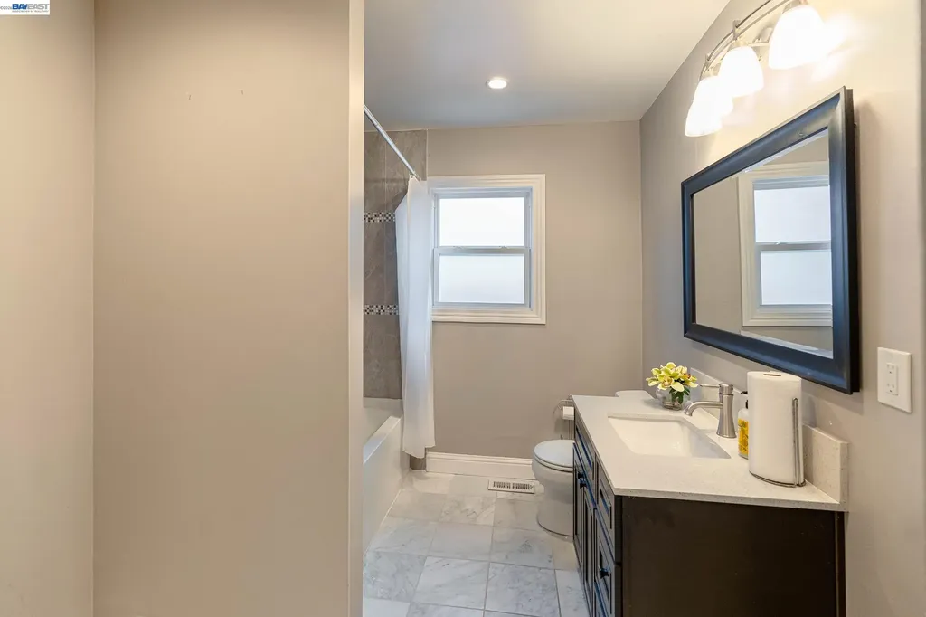 21835 Redwood Road Castro Valley CA 94546