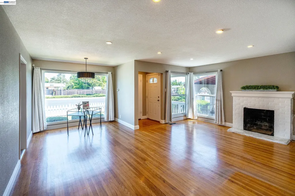 21835 Redwood Road Castro Valley CA 94546
