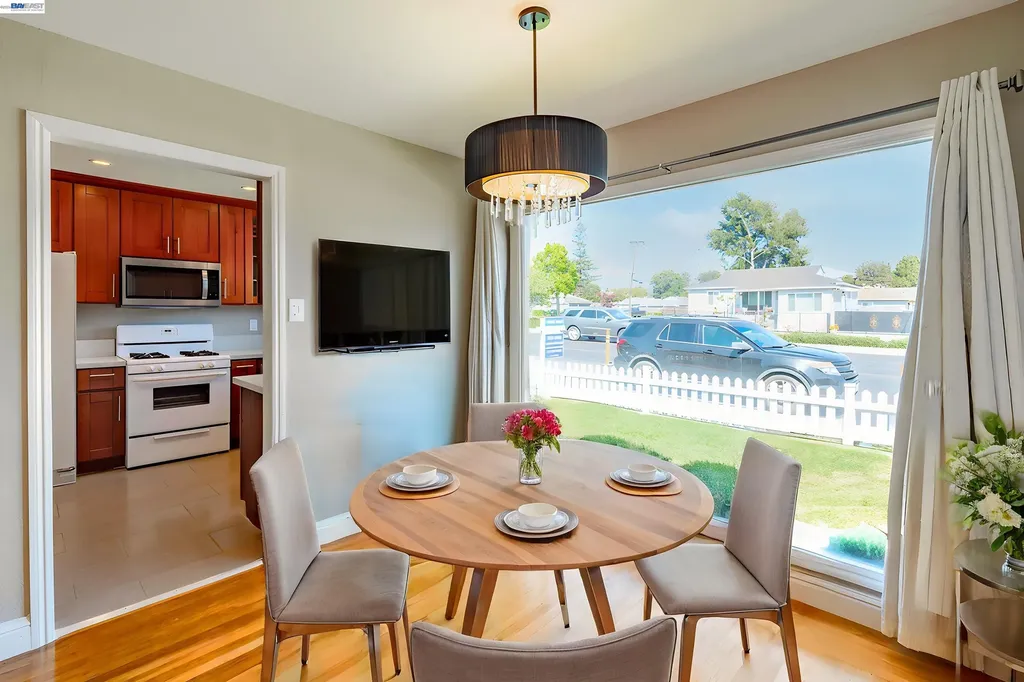 21835 Redwood Road Castro Valley CA 94546