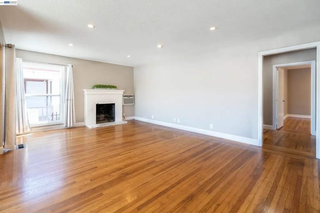 21835 Redwood Road Castro Valley CA 94546