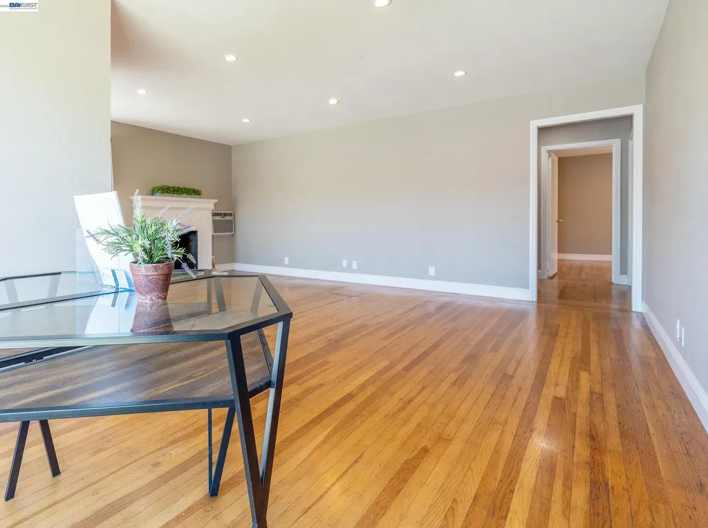 21835 Redwood Road Castro Valley CA 94546