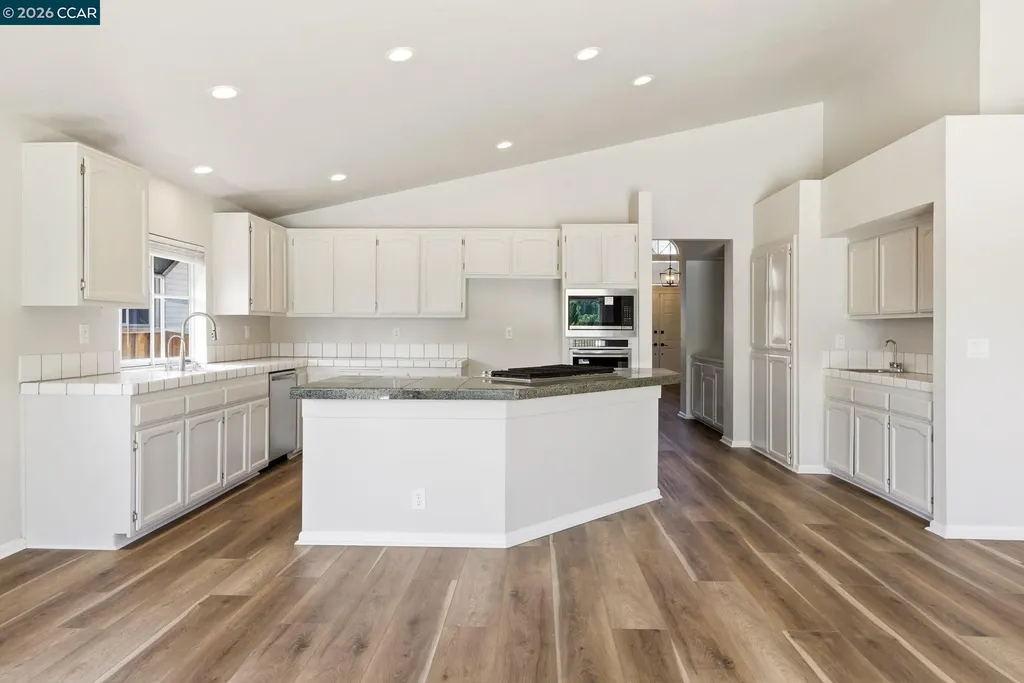 2219 Colonial Court Discovery Bay CA 94505