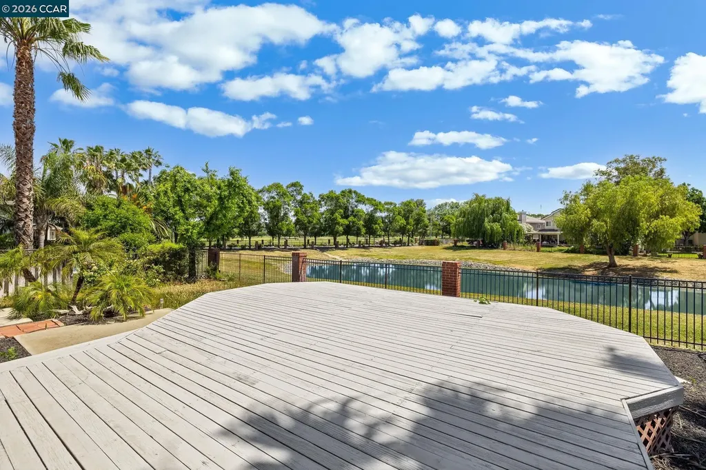 2219 Colonial Court Discovery Bay CA 94505