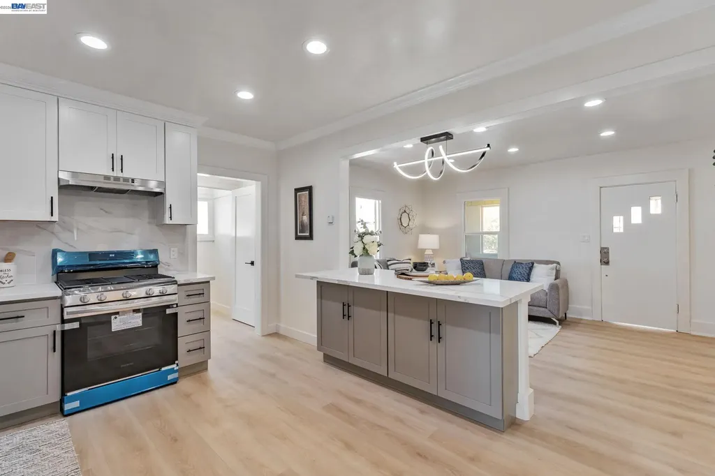 2720 Short Street Oakland CA 94619