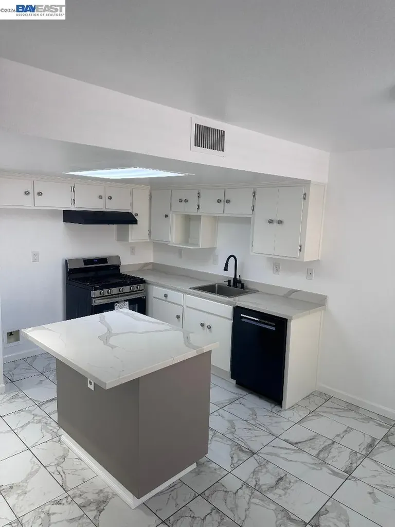 1021 Santa Ines Court Oakland CA 94601
