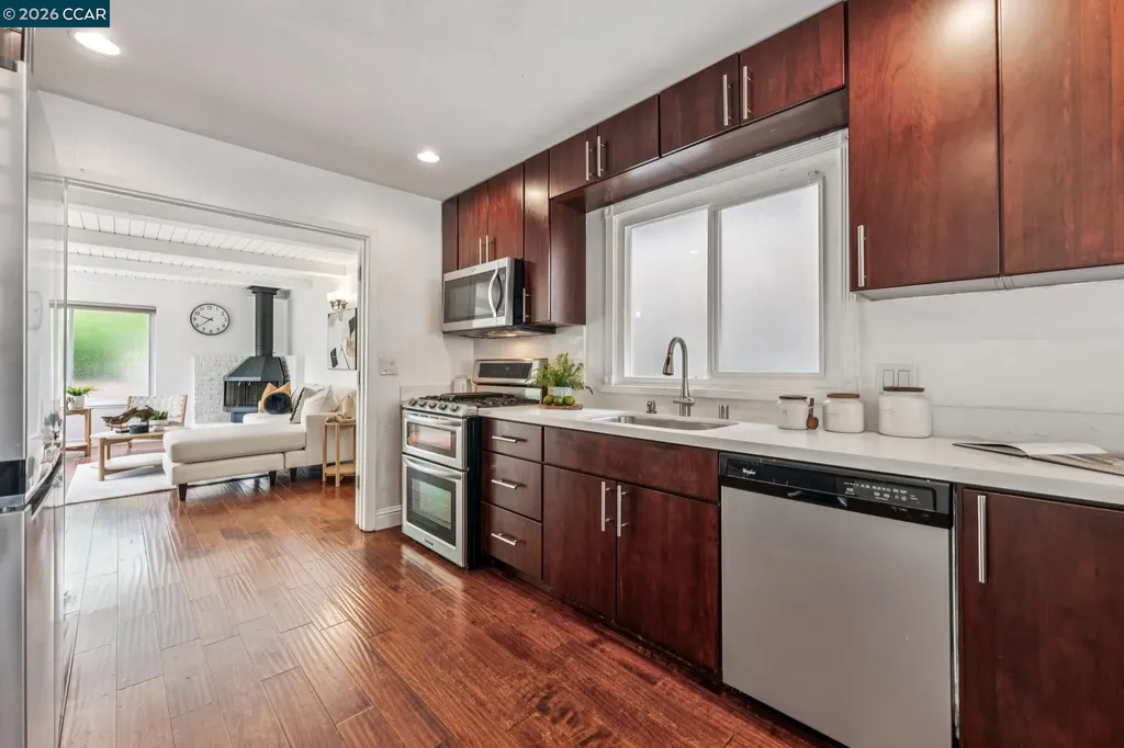 4037 Rusting Avenue Oakland CA 94605