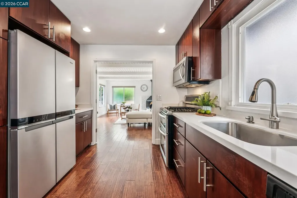 4037 Rusting Avenue Oakland CA 94605