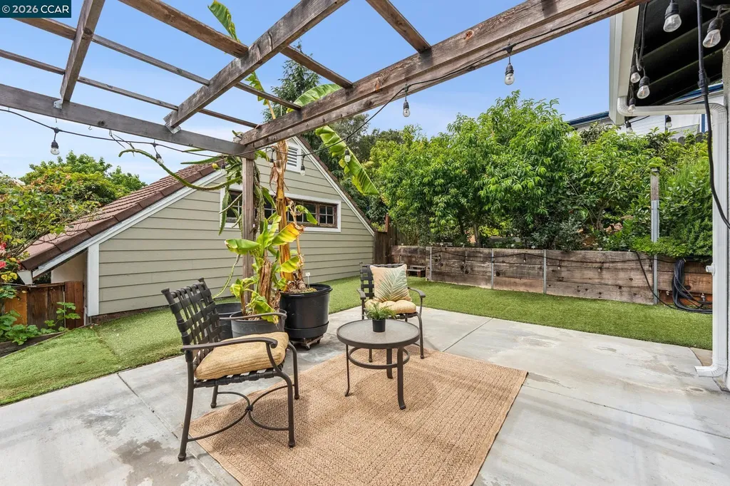 4037 Rusting Avenue Oakland CA 94605