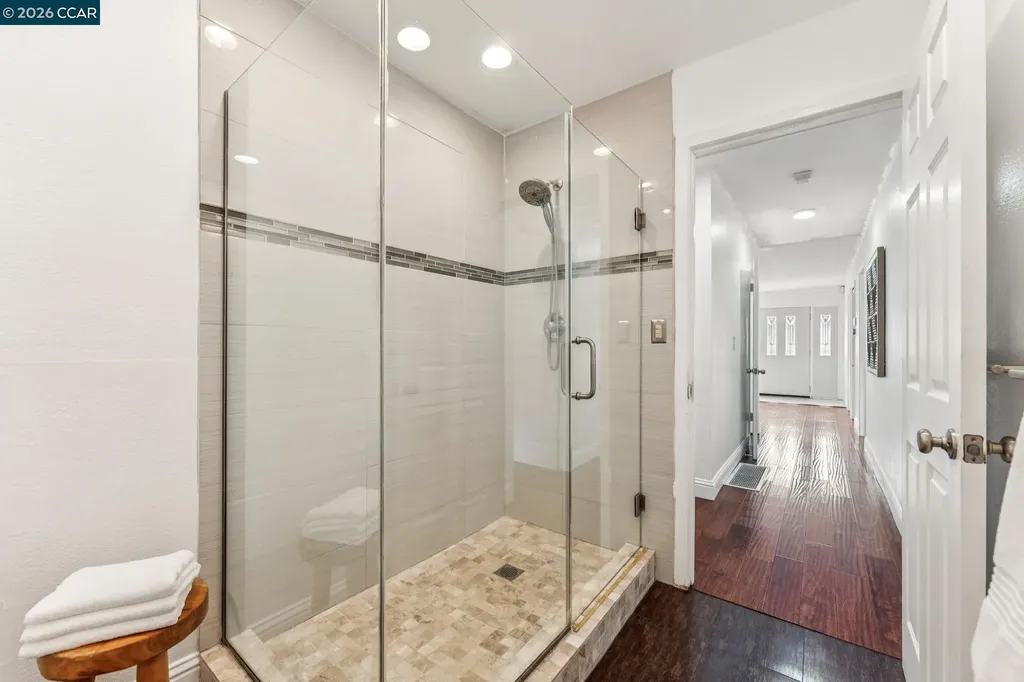 4037 Rusting Avenue Oakland CA 94605
