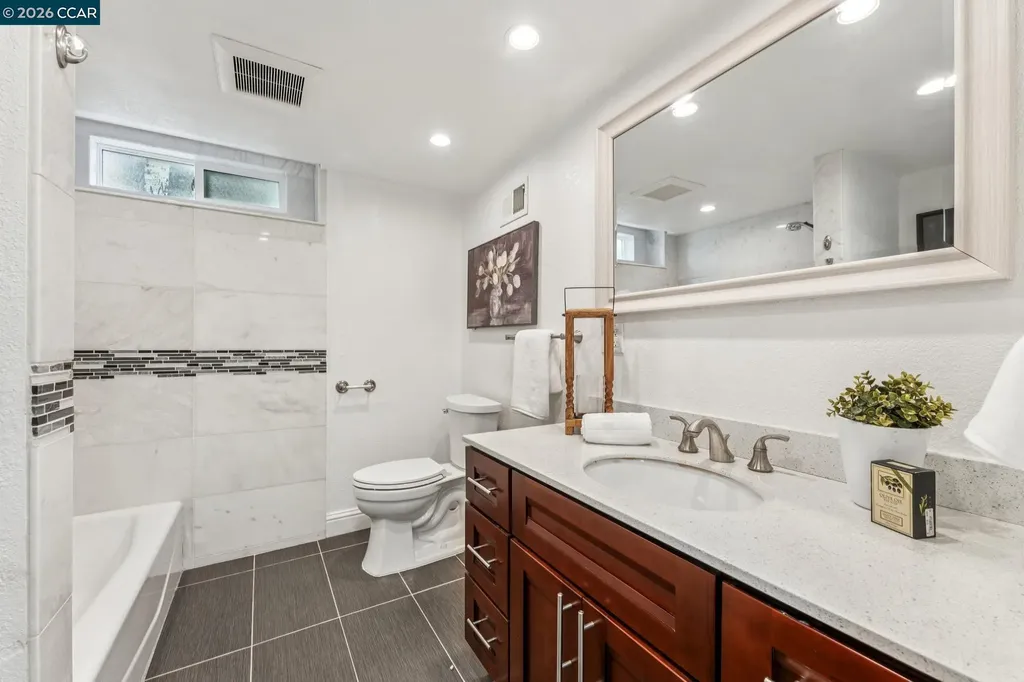 4037 Rusting Avenue Oakland CA 94605