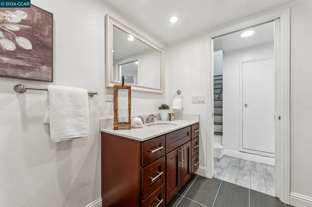 4037 Rusting Avenue Oakland CA 94605