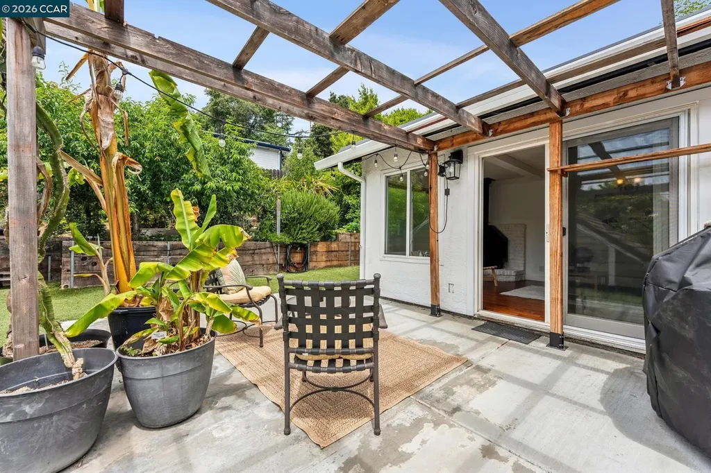 4037 Rusting Avenue Oakland CA 94605